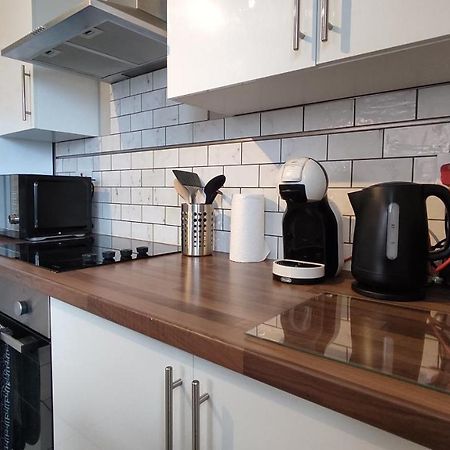 Modern 1-Bed Flat In Wigan Apartment Ngoại thất bức ảnh