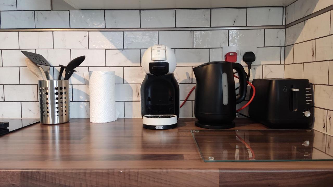 Modern 1-Bed Flat In Wigan Apartment Ngoại thất bức ảnh