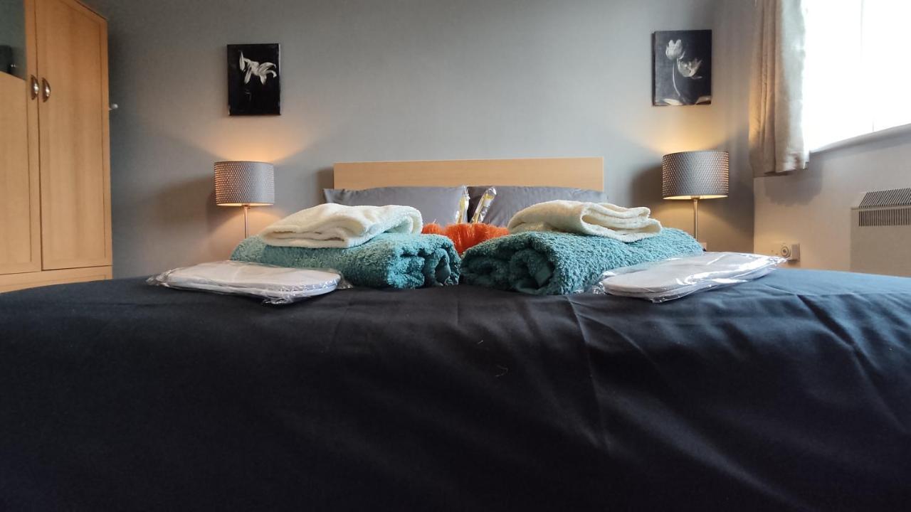 Modern 1-Bed Flat In Wigan Apartment Ngoại thất bức ảnh