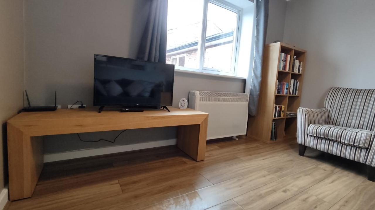 Modern 1-Bed Flat In Wigan Apartment Ngoại thất bức ảnh